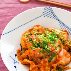Thịt xào kim chi vừa có vị chua nhẹ lại hơi cay cay đem lại cảm giác hài hòa mà không hề ngán ngấy.