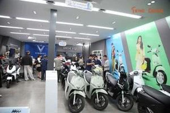 Hà Nội yêu cầu đăng ký chuyển đổi xe xăng sang điện tại Hoàn Kiếm - Báo Tri thức &amp; Cuộc sống