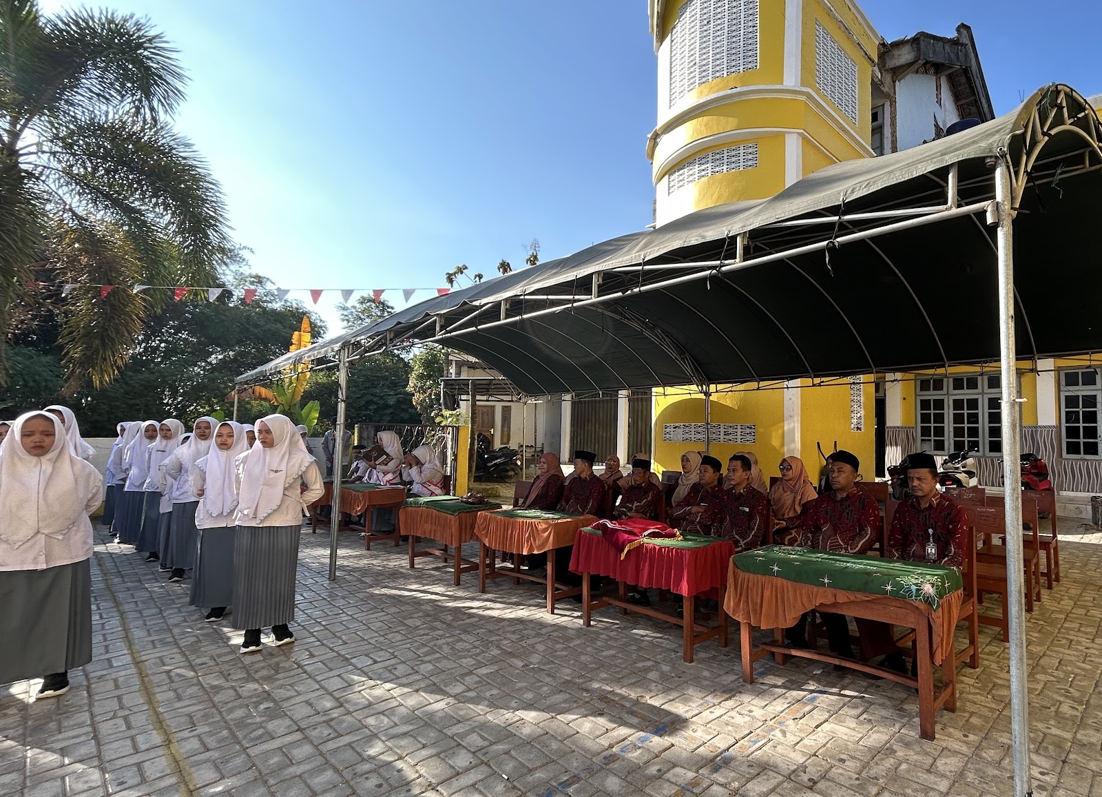 Guru dan tendik