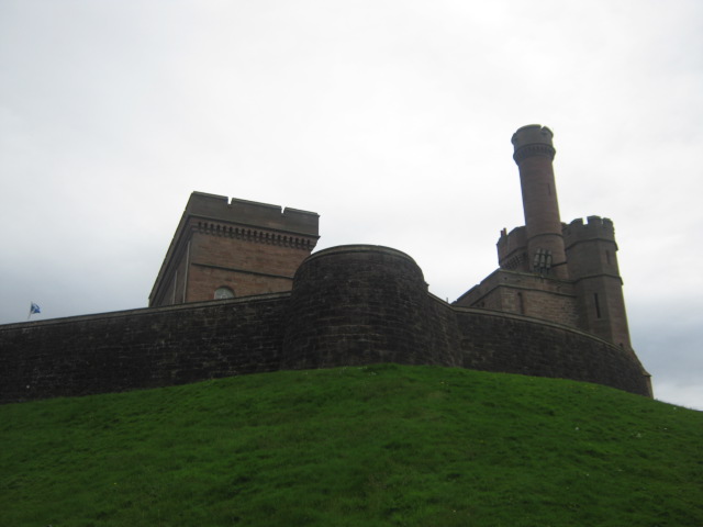 Abertarff_Inverness_Castle_curtain_wall.jpg