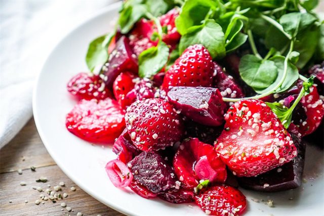 Salad Dâu Tây Củ Dền
