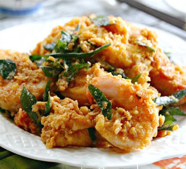 Tôm Sốt Trứng Muối Lá Cà Ri