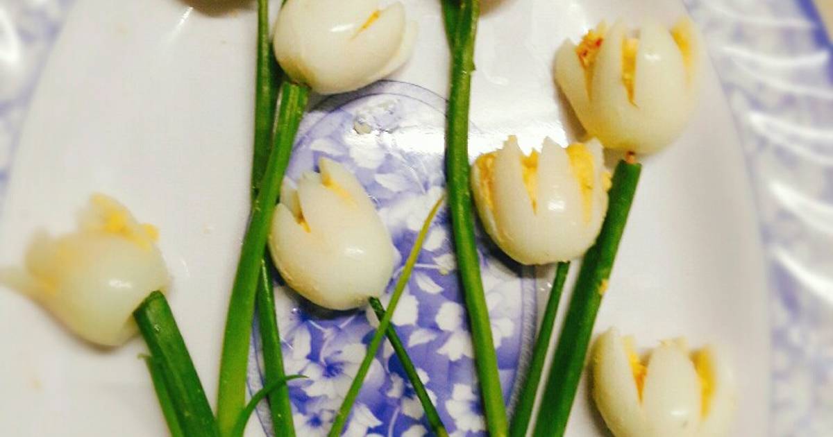 Hoa tuylip trắng làm từ trứng cút