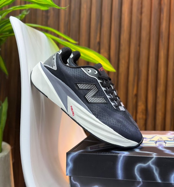 New Balance FuelCell Rebel v4 Negro
