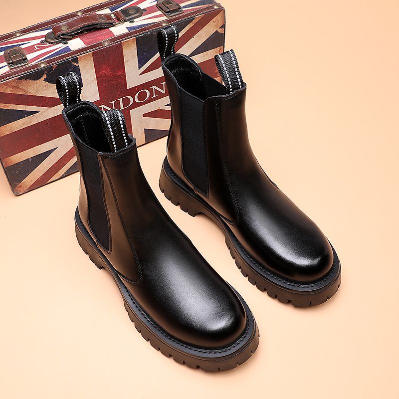 Padded men's leather boots, mid-height shaft