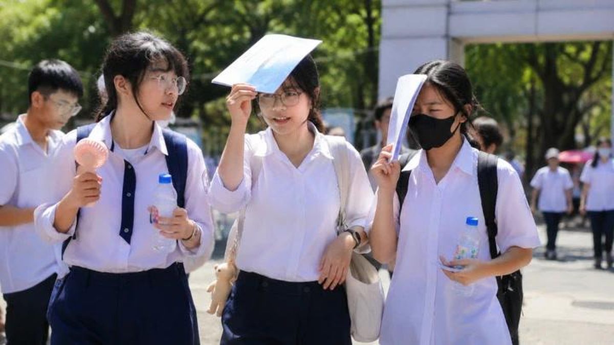 Hà Nội nắng nóng trong ngày thi thứ hai vào lớp 10 - Đài Phát thanh và truyền hình Hà Nội