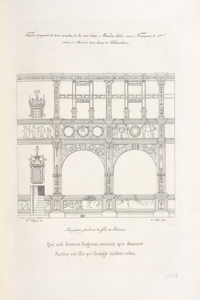 Façade composée de trois arcades de la cour dune maison bâtie sous Françcois 1er