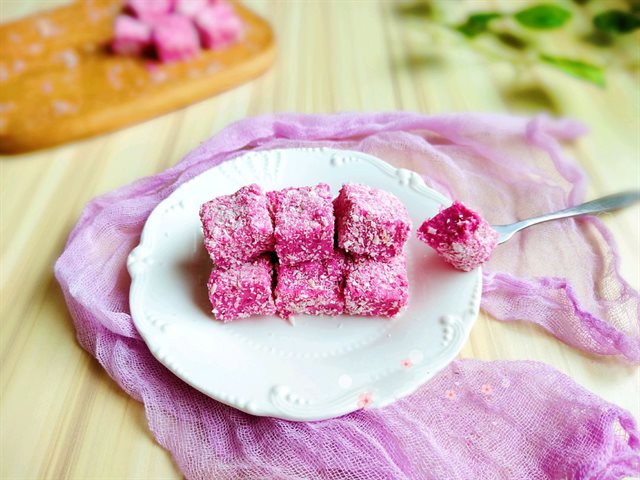Bánh Thanh Long Mát Lạnh