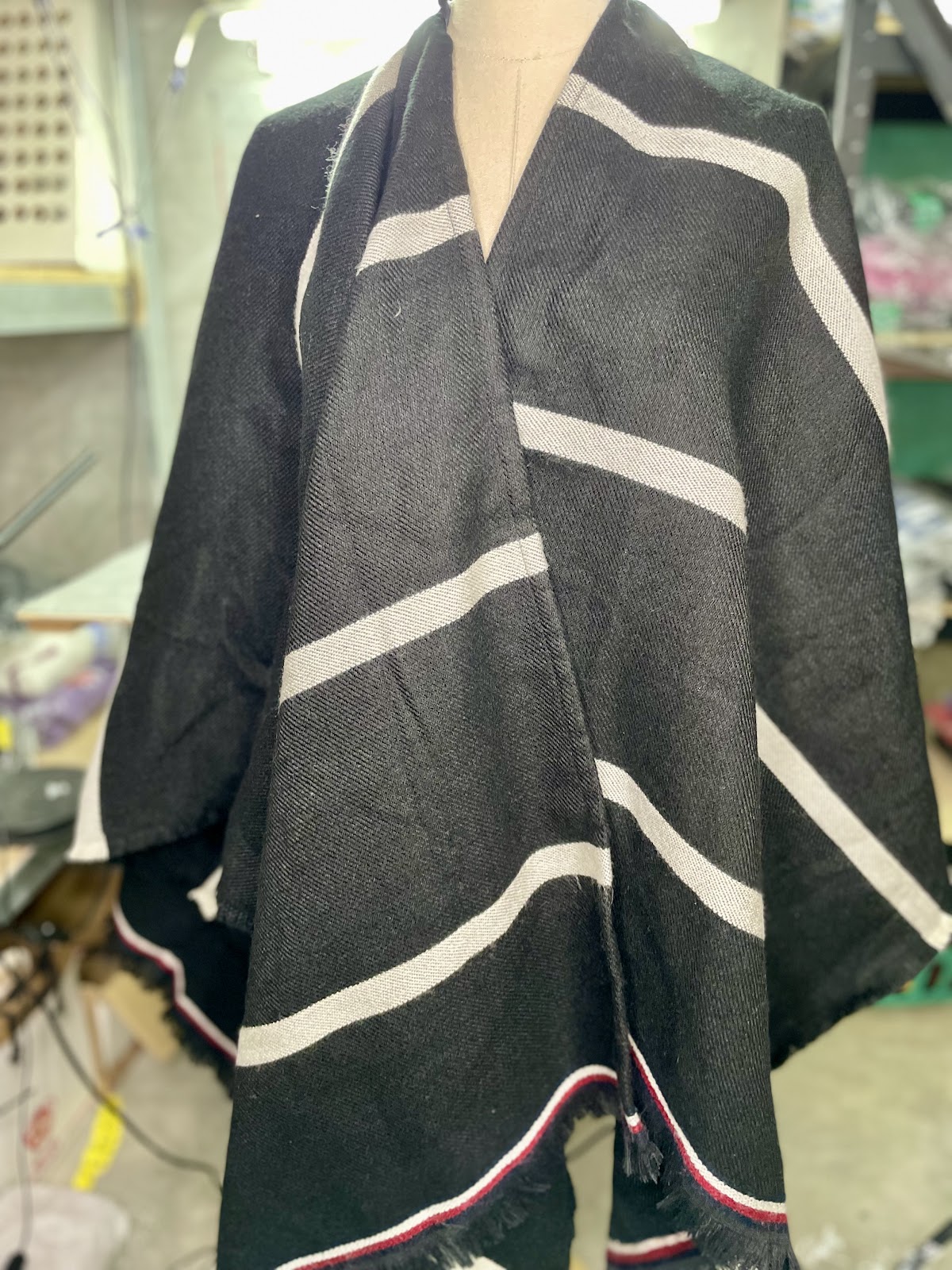 TH Shawl Black #128
