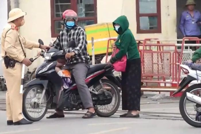 Xử lý nghiêm vi phạm an toàn giao thông qua đường sắt - Đài Phát thanh và truyền hình Hà Nội