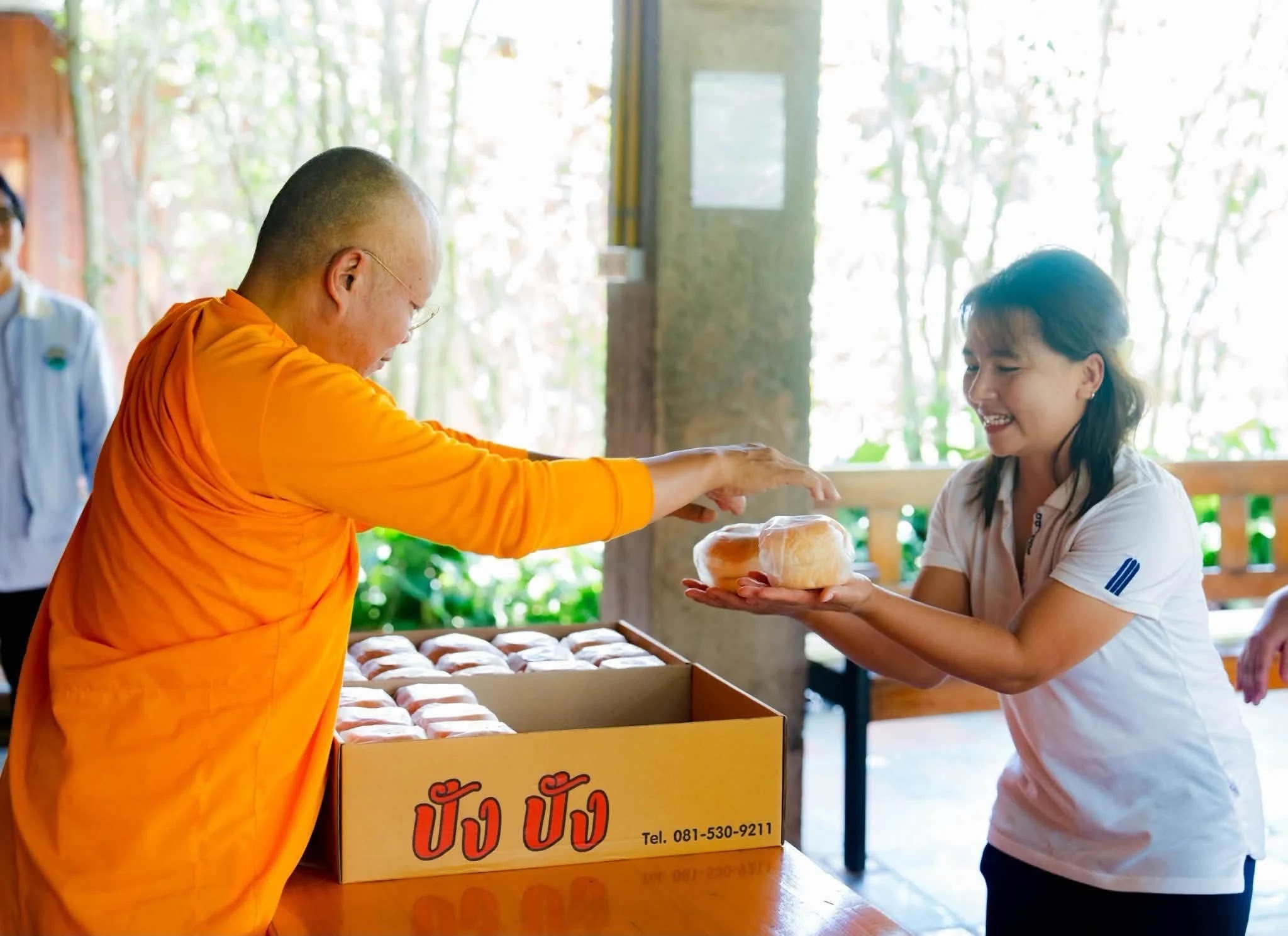 ภาพประกอบ ข่าวเกี่ยวกับนักเรียนตอนนี้มาแรง….เทศบาลตำบลบ่อหลวง โดยการนำของนายกเทศมนตรีประนอม  หล้าจู  ได้นำนักเรียนอนุบาล 9 โรงเรียน ในเขตตำบลบ่อหลวง มาทำกิจกรรมที่วัดบ้านขุน พระภิกษุ และพี่เ