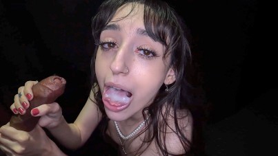 KEEPING A THROAT WARM AND MOIST