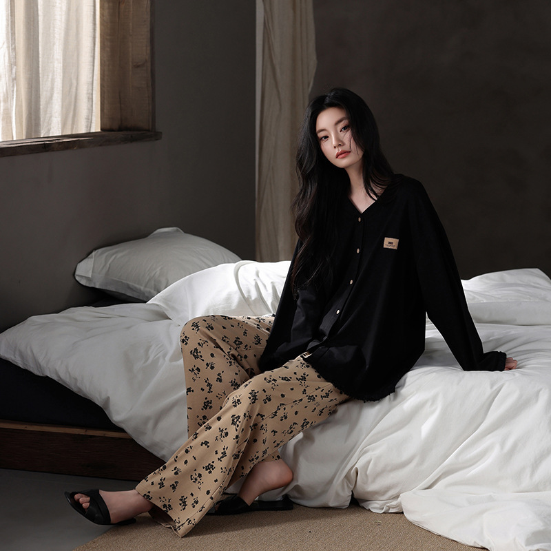 Cotton pajamas with button placket, long-sleeved