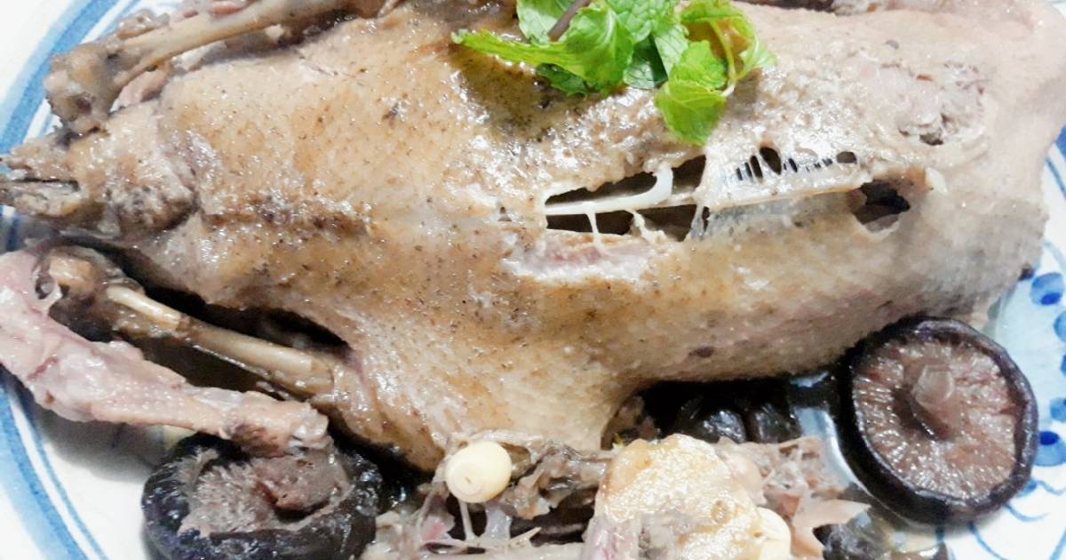 Vịt tiềm nguyên con
