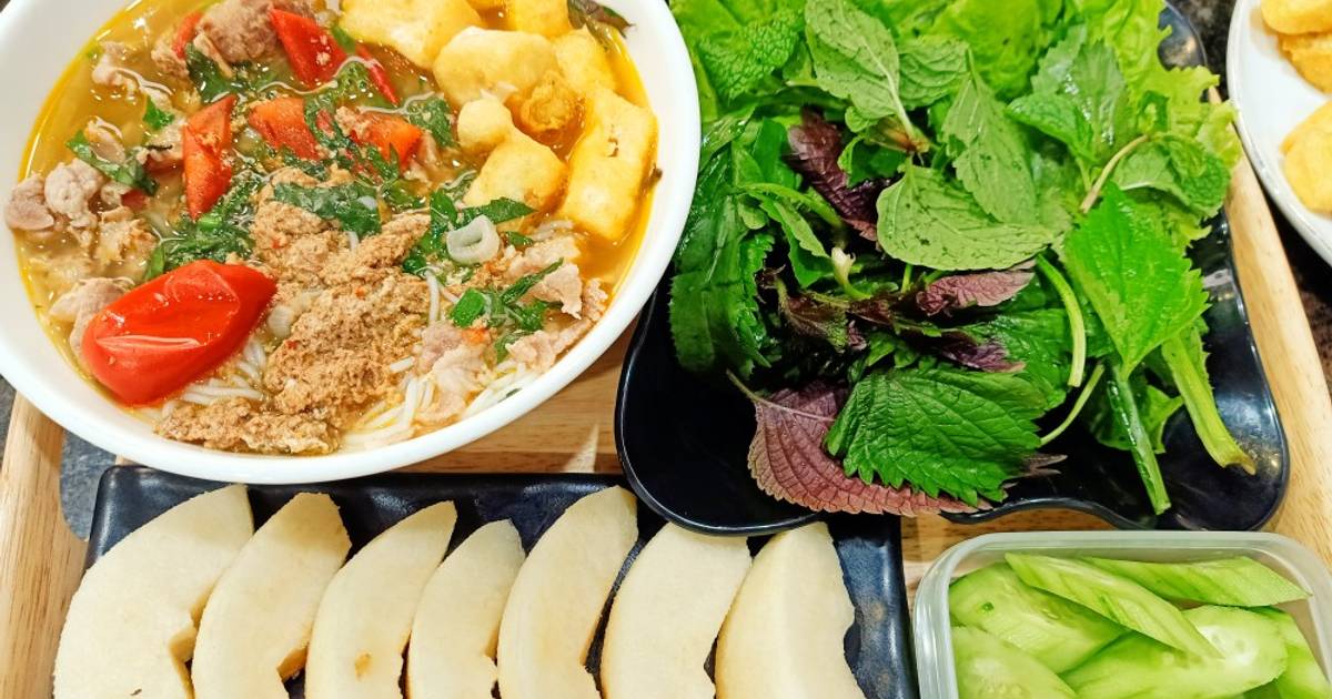 Bún riêu cua thịt bò kèm đậu hũ chiên
