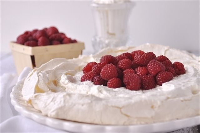 Bánh Pavlova Mâm Xôi