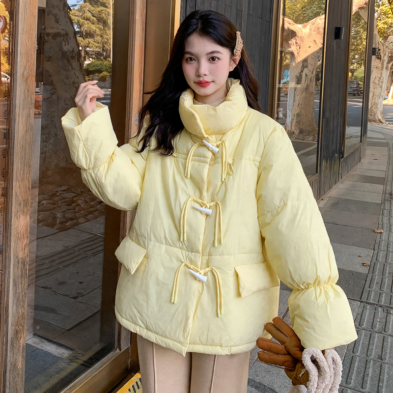 Short women's puffer jacket in oversized style with toggle buttons
