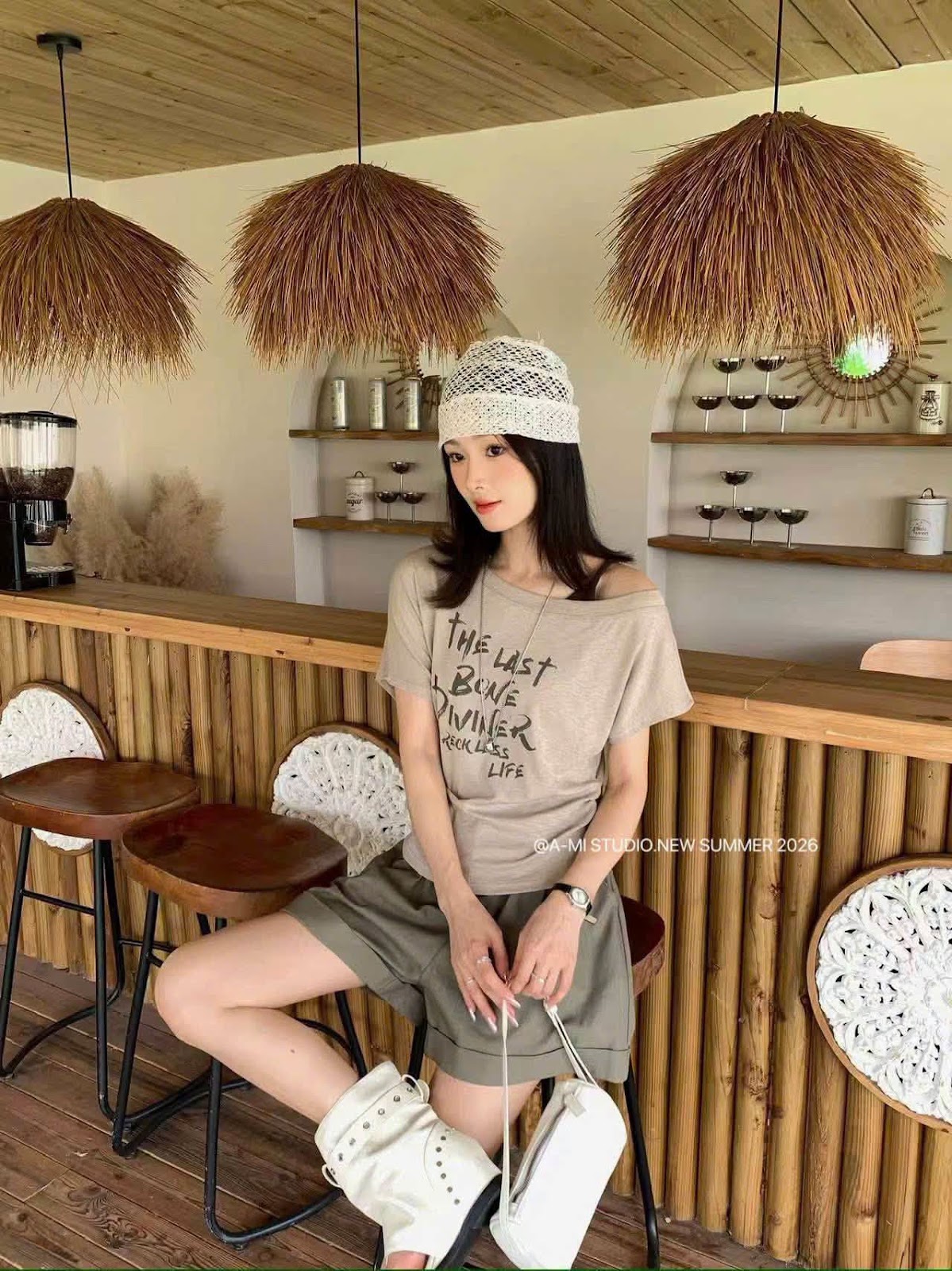 Áo thun bẹt vai nhíu eo in chữ The last bone XONXEN SHOP 2658 – Image 3