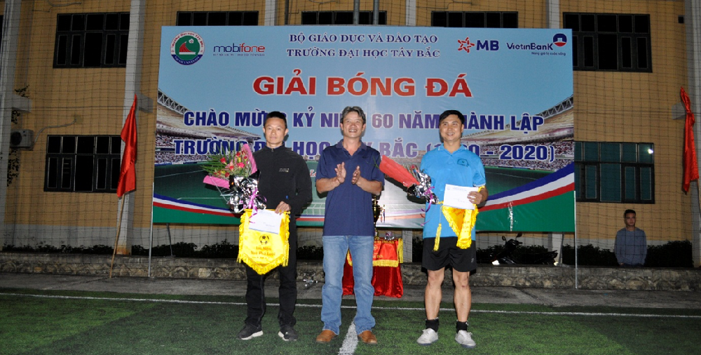 Bế mạc giải bóng đá chào mừng kỷ niệm 60 năm ngày thành lập Trường Đại học Tây Bắc