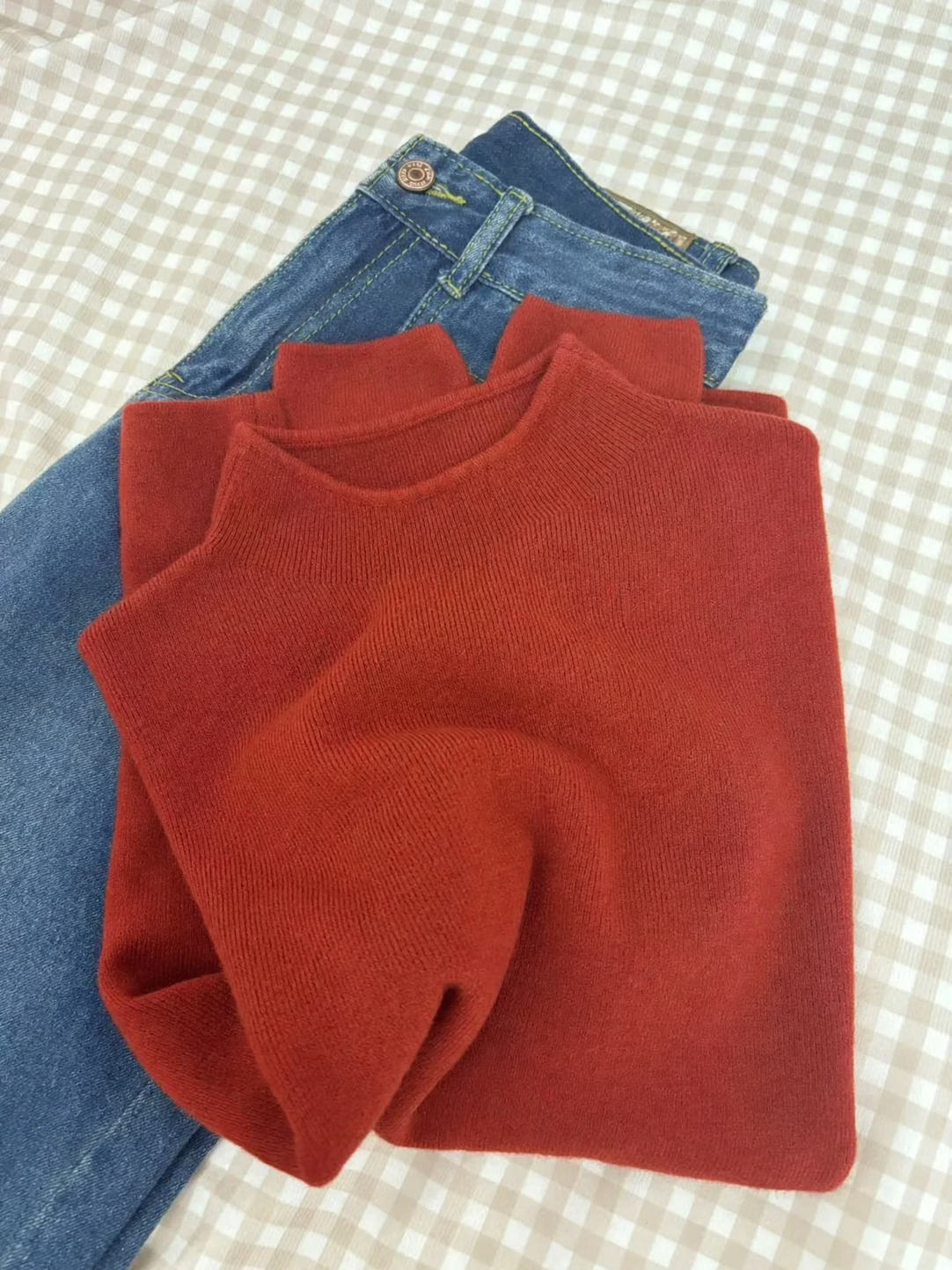 Women's knitted sweater with a stand collar, lined