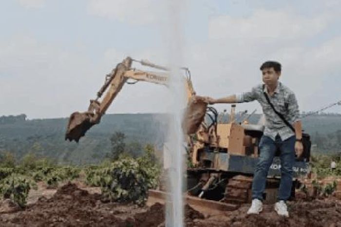 CLIP: Kỳ lạ giếng nước phun cao hàng chục mét ở Gia Lai - Báo Người Lao Động