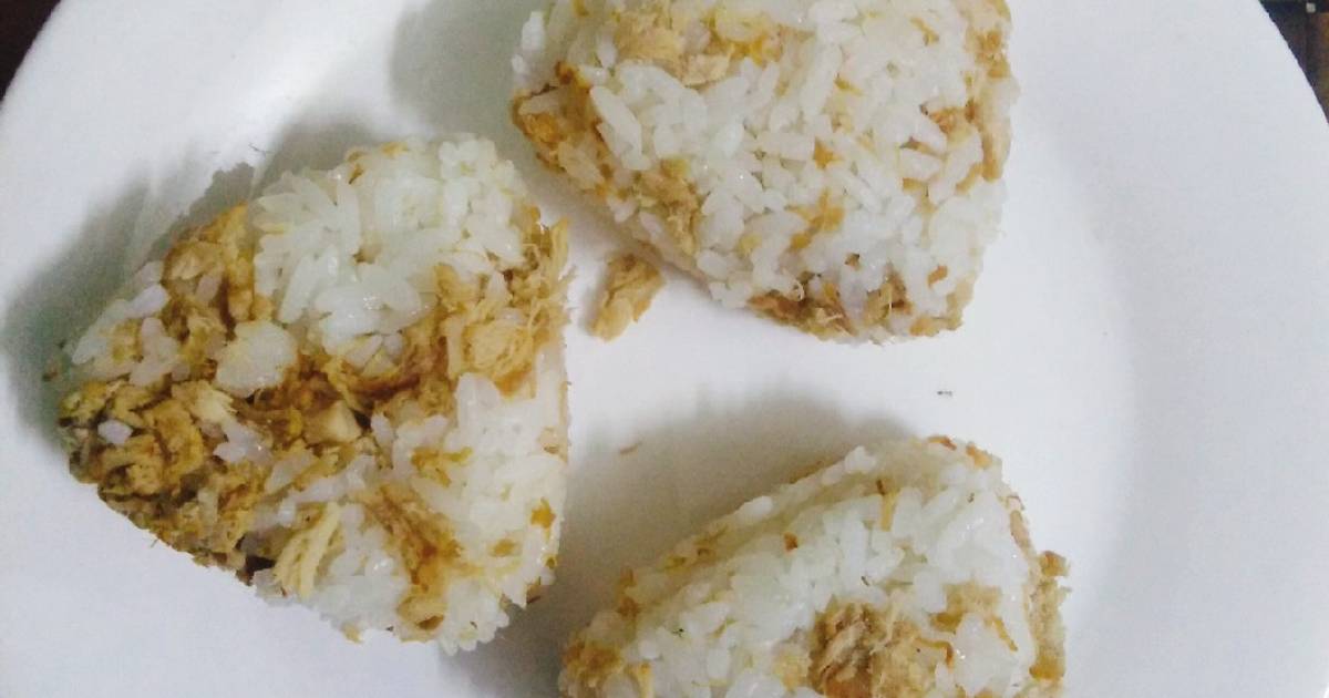 Cơm nắm ruốc heo