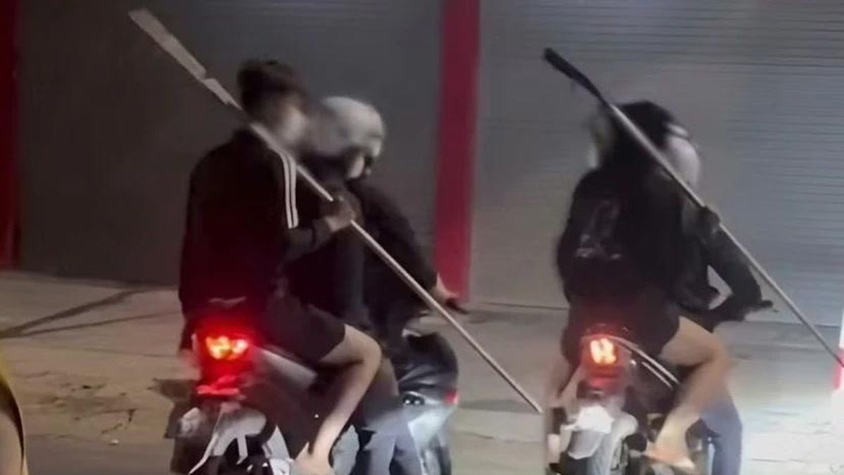 17 đối tượng cầm phóng lợn, kiếm truy sát cặp vợ chồng trẻ - Báo Tiền Phong