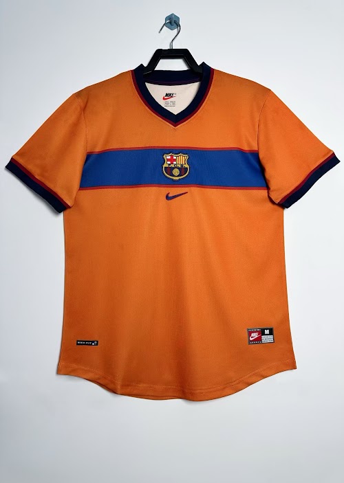 Tercera equipación del Barcelona 1998-99.jpeg