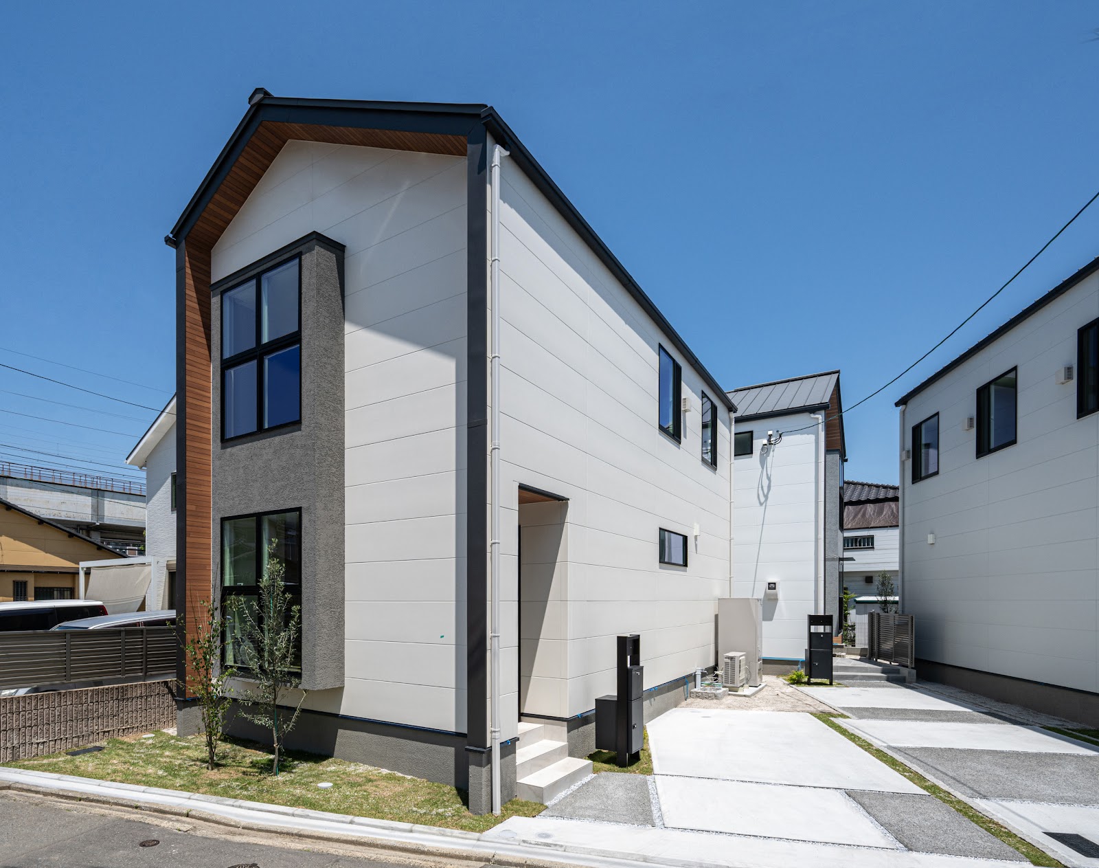 日中の照明の様子、エクステリア