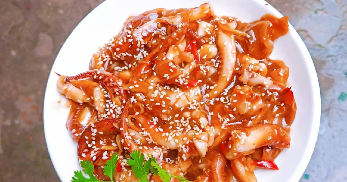 Râu mực sốt me
