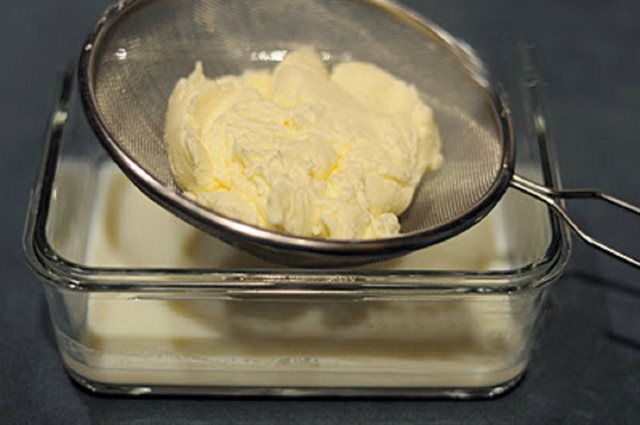 Tự Làm Bơ Và Buttermilk Từ Whipping Cream