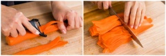 Gọt vỏ cà rốt, rửa sạch cùng ngò tây, để ráo nước. Dùng dao bào, bào cà rốt thành lát mỏng sau đó cắt đôi. Đặt các miếng cà rốt chồng lên nhau, dùng dao cắt sợi mỏng vừa ăn. Cho cà rốt xắt sợi vào tô thủy tinh. Xắt nhỏ ngò tây, cho vào cùng cà rốt.
