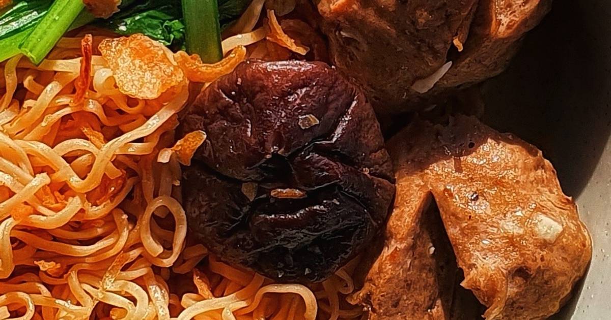 Mì trộn bò viên