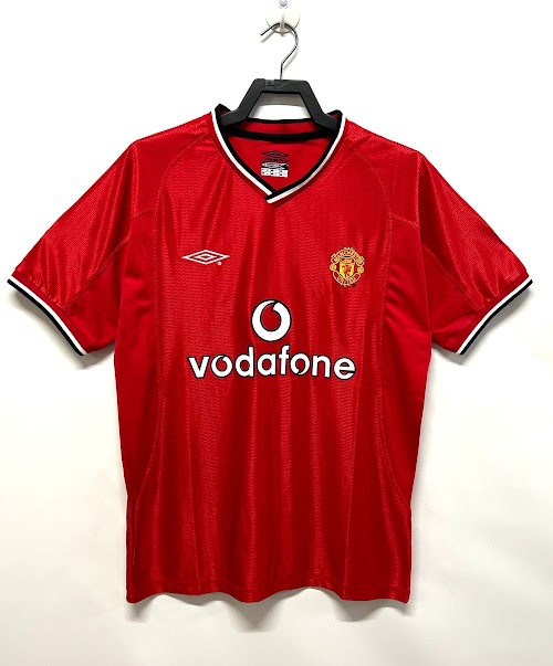 Equipación local del Manchester United (2000–02).jpg