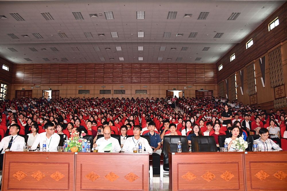 Trường Đại học Tây Bắc tổ chức chương trình tuần sinh hoạt công dân cho các tân sinh viên k66 đại học hệ Chính quy