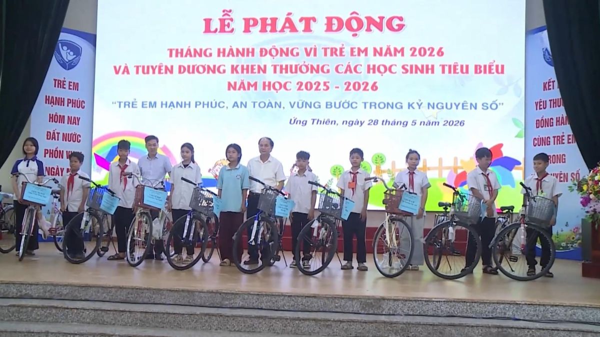 Xã Ứng Thiên khen thưởng, tặng quà học sinh tiêu biểu - Đài Phát thanh và truyền hình Hà Nội