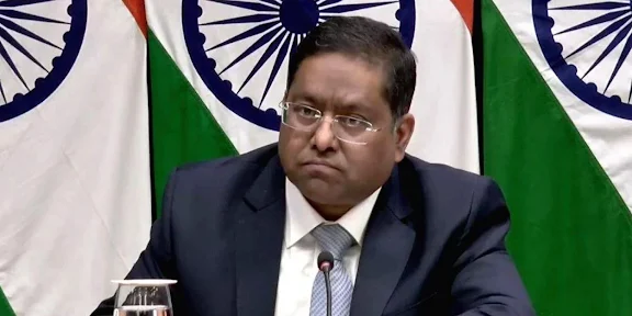 নয়াদিল্লিতে বাংলাদেশ হাইকমিশনের সামনে বিক্ষোভ: ‘বিভ্রান্তিকর প্রচারণা’ নিয়ে মুখ খুলল ভারত