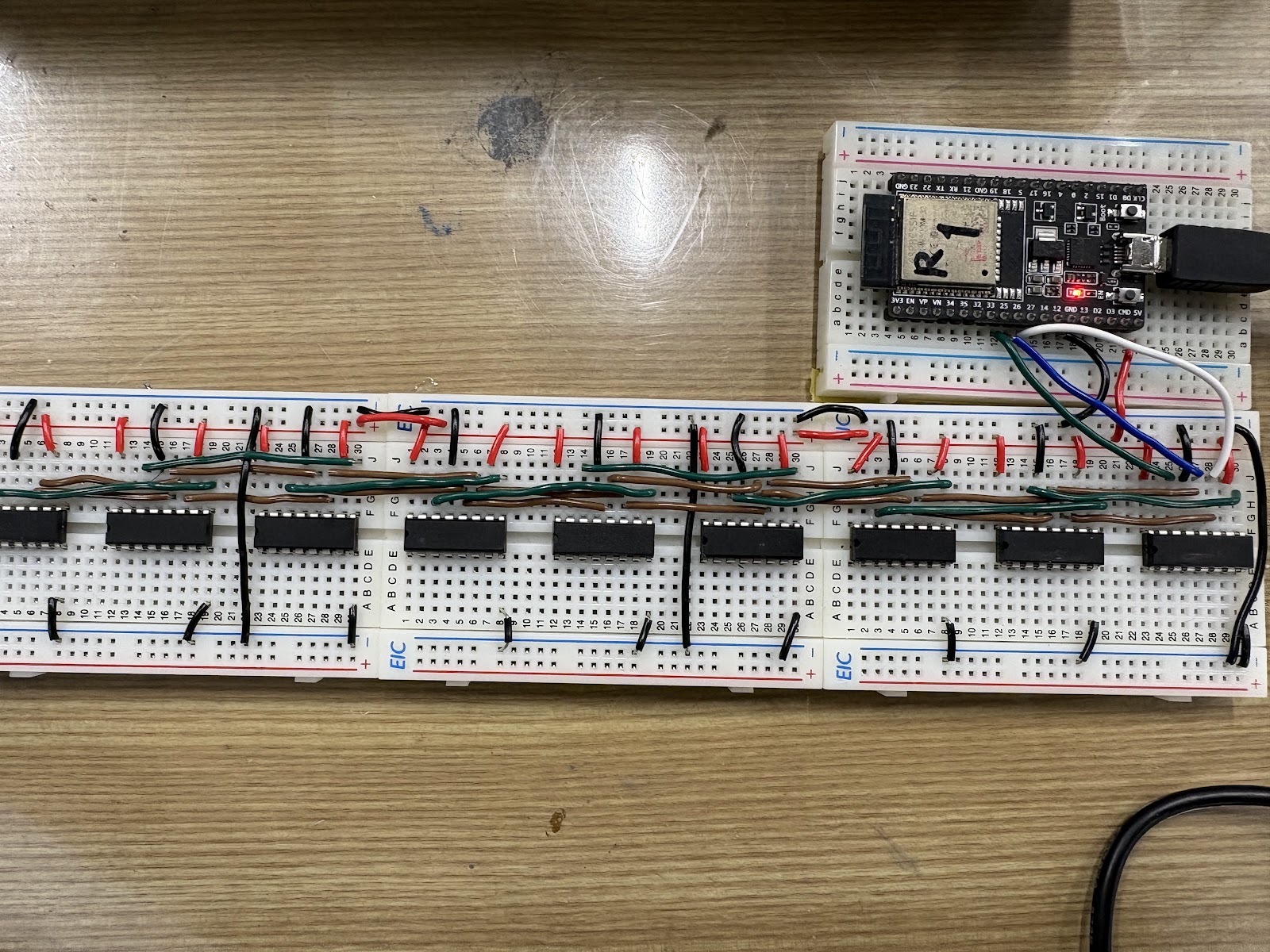 ブレッドボードの配線