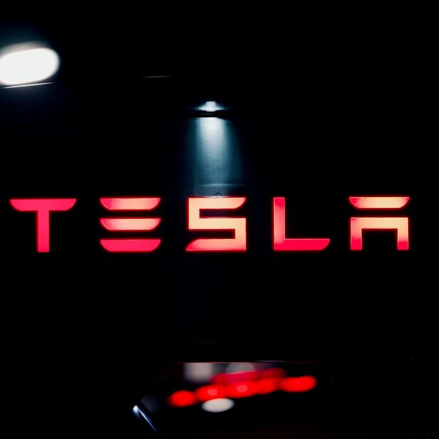 Tesla Đối Mặt Với Kiện Tố Sau Khi Bị Buộc Tội Thổi Phòng Tuyên Bố An Toàn Tự Lái