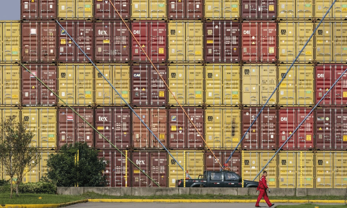 El superávit comercial récord de China redefine las estrategias empresariales y las cadenas globales de suministro