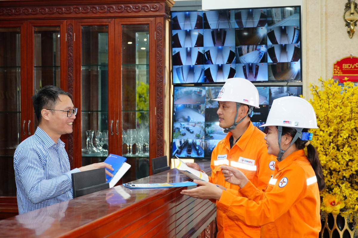 EVNNPC Khuyến Nghị Sử Dụng Điện Tiết Kiệm Để Giảm Áp Lực Phụ Tải Giờ Cao Điểm