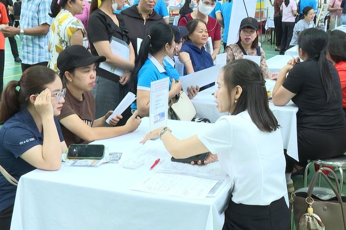 Giải quyết việc làm cho lao động nông thôn trong bối cảnh đô thị hóa - Đài Phát thanh và truyền hình Hà Nội