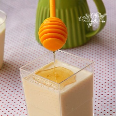 Thưởng thức món pudding đậu nành thơm ngon, bổ dưỡng, đẹp da ngay thôi nào, bạn có thể cho thêm mật ong để tăng hương vị nhé! Chúc bạn ngon miệng.