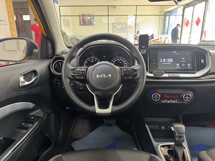KIA KX1