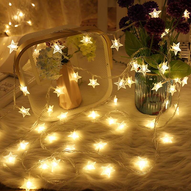LED-Lichterkette mit verschiedenen Dekorelementen