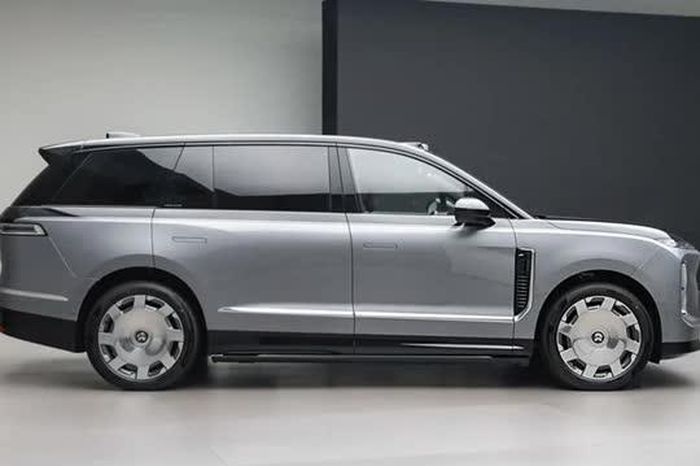SUV hạng sang dài gần 5,4 mét, mạnh 697 mã lực, giá hơn 2 tỷ, so kè cùng Mercedes-Benz GLS - Tạp chí Doanh Nghiệp Việt Nam
