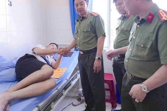 Đại úy Cảnh sát PCCC bị thương khi dập tắt đám cháy ở Đà Lạt - Báo Người Lao Động