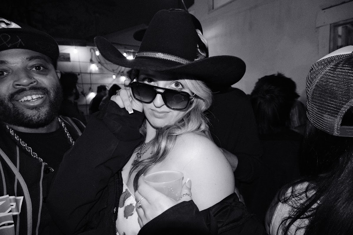 @tlau.photos_thelostandunfounds_2026-03-14_austin_last_night_noir_001