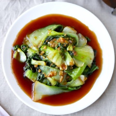 Cải thìa xào tỏi dầu hào cực ngon và nhanh chóng với hương vị đậm đà, thơm lừng đến khó cưỡng khi ăn cùng cơm nóng. Bạn nào bận rộn không có nhiều thời gian thì cứ công thức này làm ăn nhé.