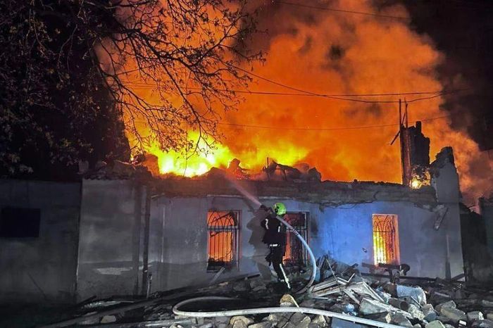 Ukraine và Nga cáo buộc lẫn nhau vi phạm lệnh ngừng bắn dịp lễ Phục sinh - Báo Tri thức &amp; Cuộc sống